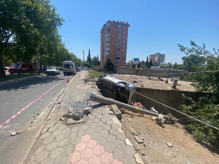 Kahramanmaraş'ta devrilen otomobildeki 2 kişi yaralandı G2