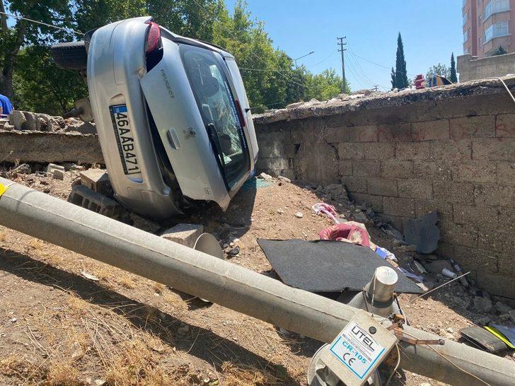 Kahramanmaraş'ta devrilen otomobildeki 2 kişi yaralandı G3