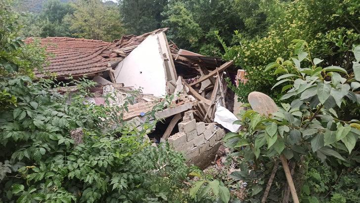 Kocaeli'de 2 katlı ev çöktü G2