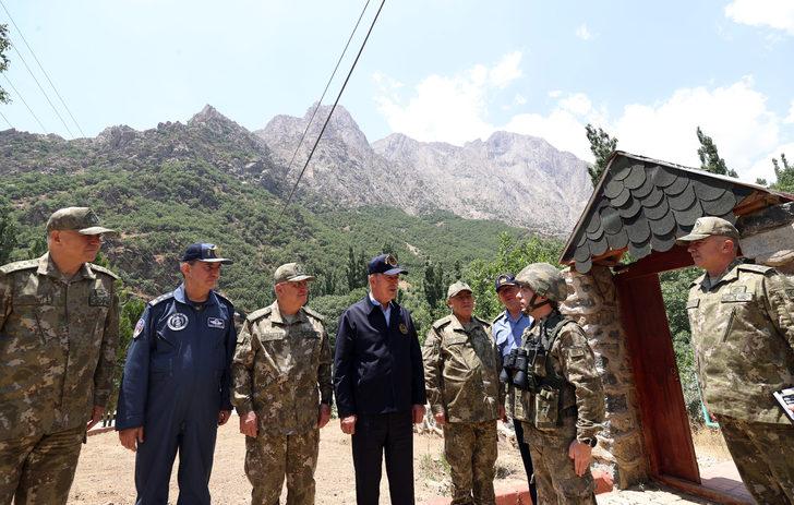 Bakan Akar ve beraberindeki TSK komuta kademesi, güvenlik korucularının bayramını kutladı G5