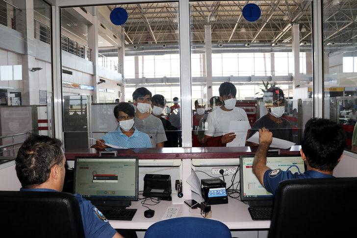 Erzurum'da Afganistan uyruklu 363 düzensiz göçmen ülkelerine gönderildi G5