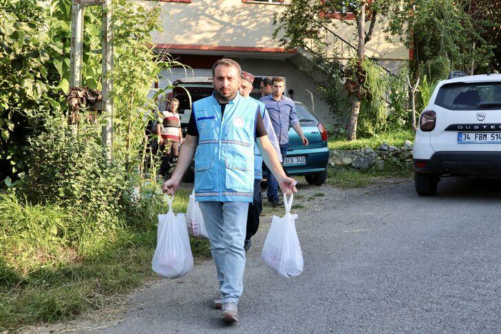 TDV, Trabzon'da 784 hisse kurban etini ihtiyaç sahiplerine dağıttı G4