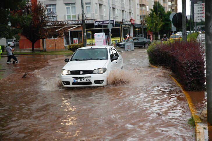 Eskişehir'de sağanak, su baskınlarına neden oldu G5