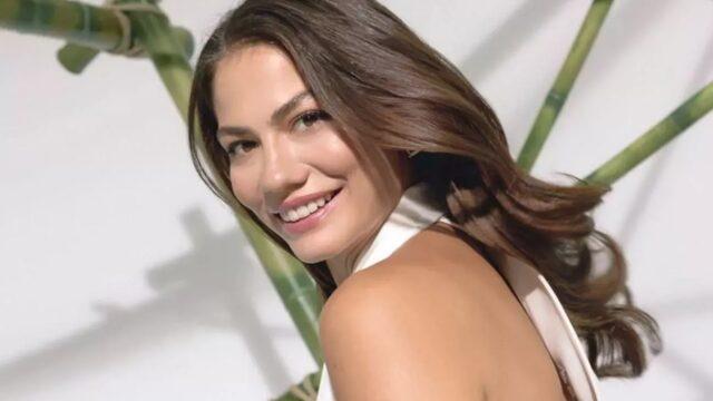 Demet Özdemir'in derin göğüs dekolteli paylaşımı olay oldu! Siyah elbisesiyle nefes kesti