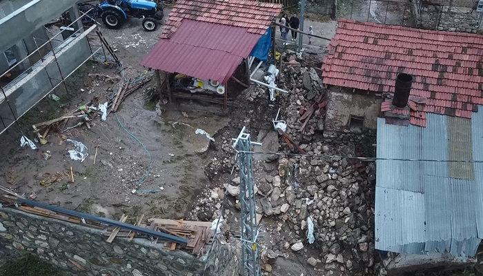 İki şehir kabusu yaşadı: Araçlar yolda kaldı, evleri su bastı! Acı haber geldi, 1 kişi selde hayatını kaybetti