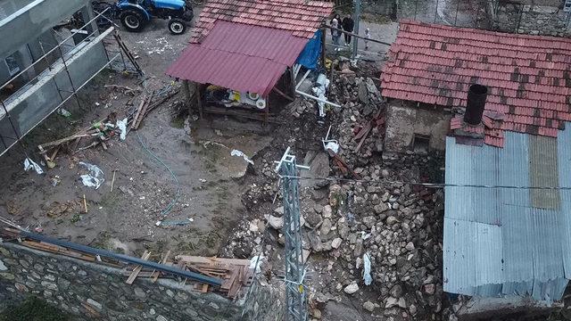 İki şehir kabusu yaşadı: Araçlar yolda kaldı, evleri su bastı! Acı haber geldi, 1 kişi selde hayatını kaybetti