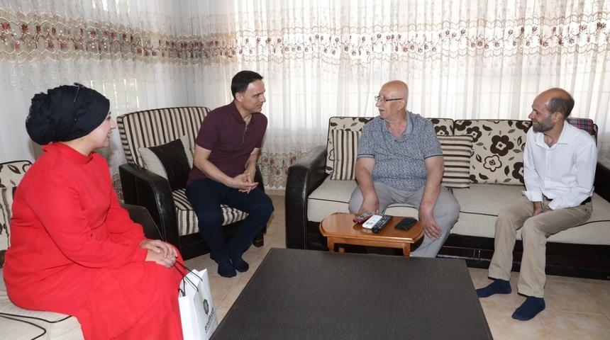 Diyarbakır Büyükşehir Belediyesinden 60 yaş üstü vatandaşlara bayram ziyareti