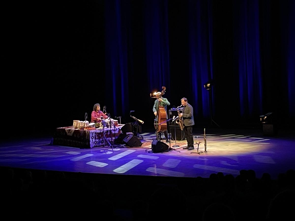 Crosscurrents Trio, CRR'de konser verdi