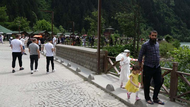 Trabzon Uzungöl’e turist akını! 'Konaklayacak yer kalmadı' G1