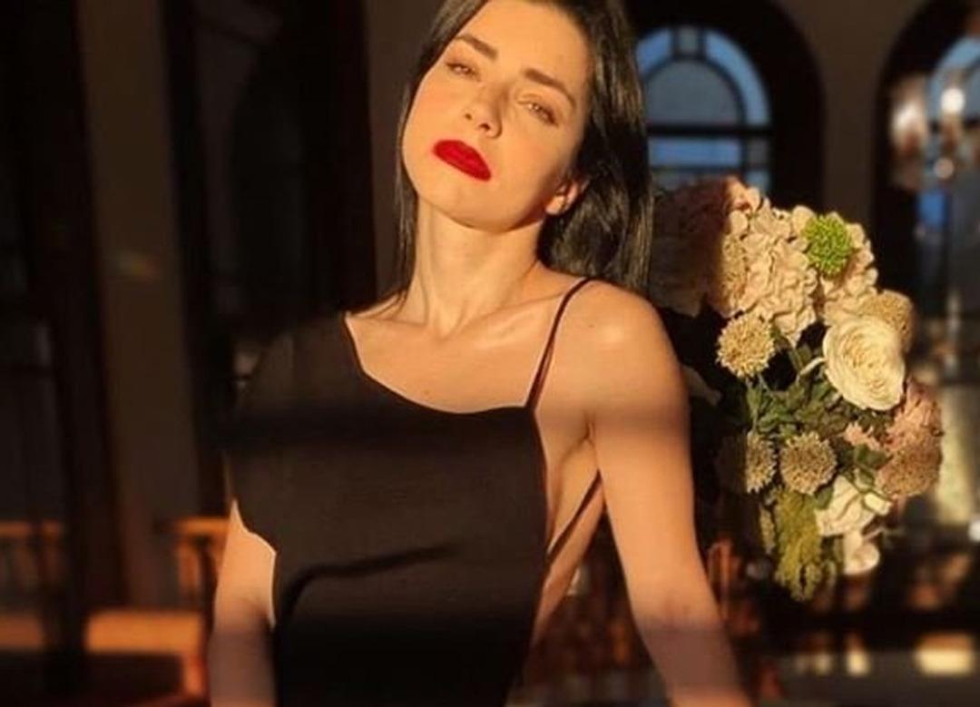 Merve Boluğur annesini paylaştı! Kızını g&ouml;lgede bıraktı 