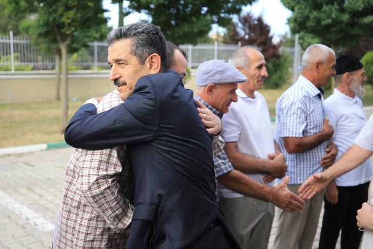 Kırklareli Valisi Birol Ekici, savaş mağdurlarıyla bayramlaştı G1