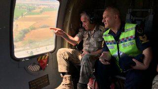 Erzincan'da jandarma ekipleri helikopterle bayram trafiğini denetledi