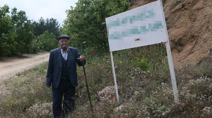 Yoldan gelip geçenler meyve yesin diye yaptı, tabela astı! "Burayı duyan geliyor"