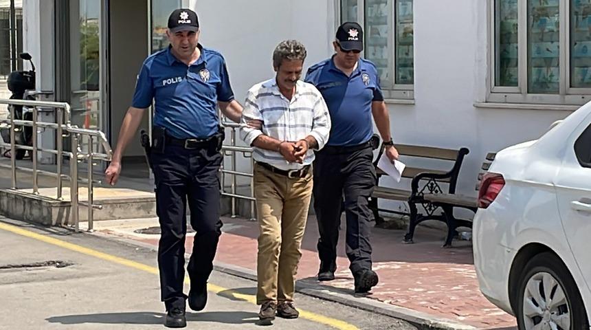 Adana'da klima motorunu çalması kameraya yansıyan zanlı yakalandı