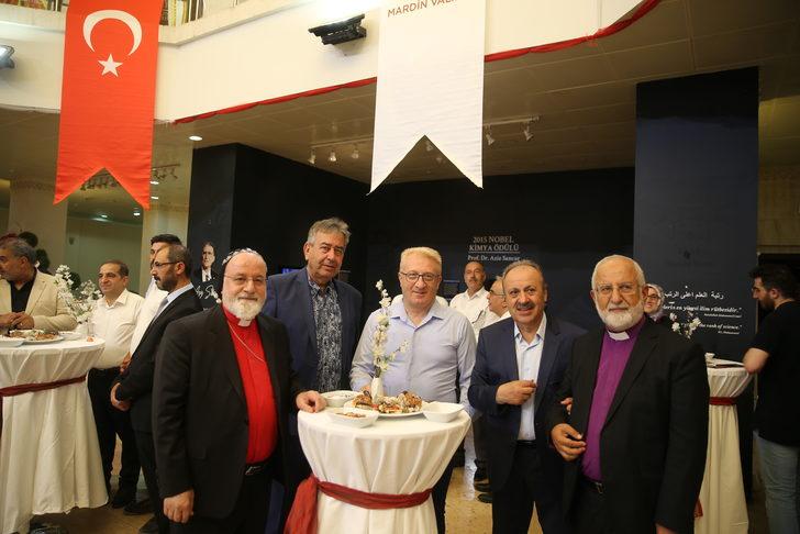 Mardin'de farklı dil ve dine mensup vatandaşlar bayramlaşma programında buluştu G2