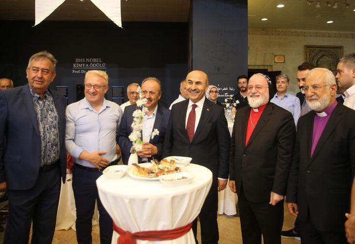 Mardin'de farklı dil ve dine mensup vatandaşlar bayramlaşma programında buluştu G4