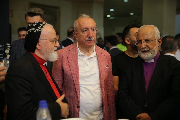 Mardin'de farklı dil ve dine mensup vatandaşlar bayramlaşma programında buluştu G5