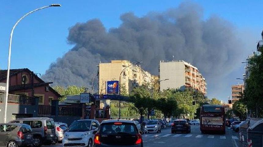 İtalya'da büyük yangın! Başkent Roma'dan dumanlar yükseldi