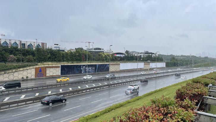 İstanbul'da İBB'nin kaldırdığı dikey bahçelerin yerine reklam panoları asıldı G2