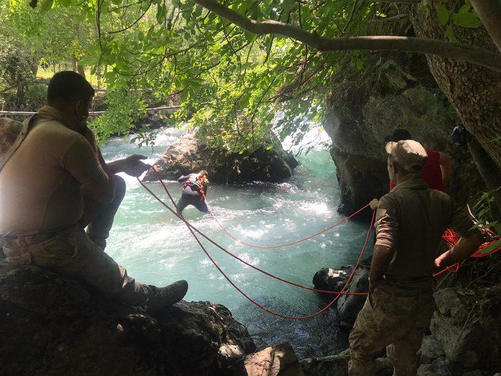 Müküs Çayı'na düşen hemşireyi arama çalışmaları sürüyor G4