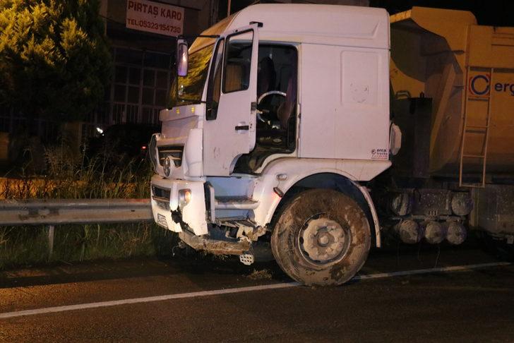 Sakarya'da trafikte birbirine ateş açan iki sürücü yaralandı G2