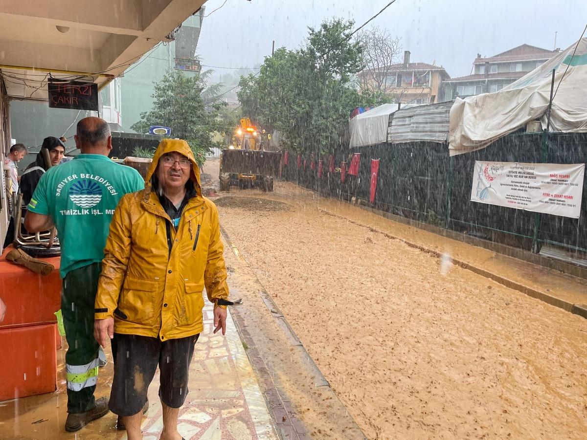 İstanbul'da etkili olan yağışta bazı ev ve iş yerlerini su bastı