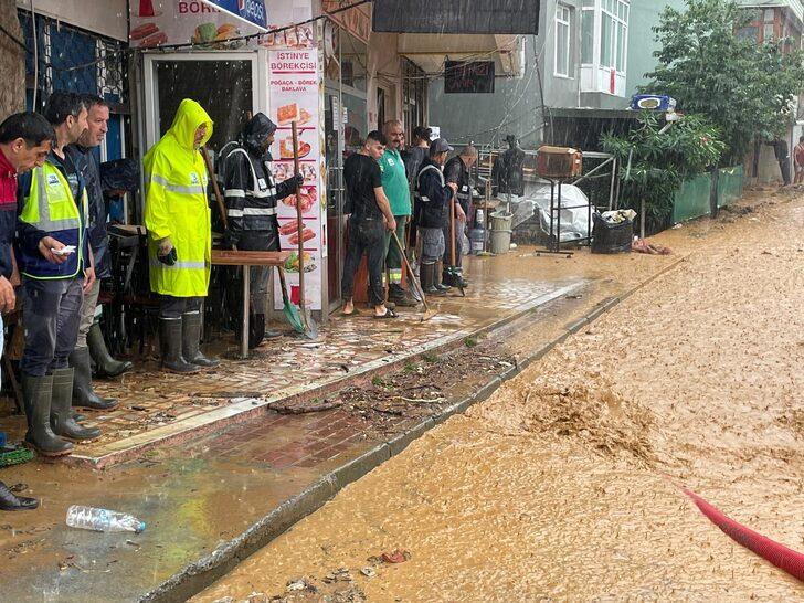 İstanbul'da etkili olan yağışta bazı ev ve iş yerlerini su bastı G5