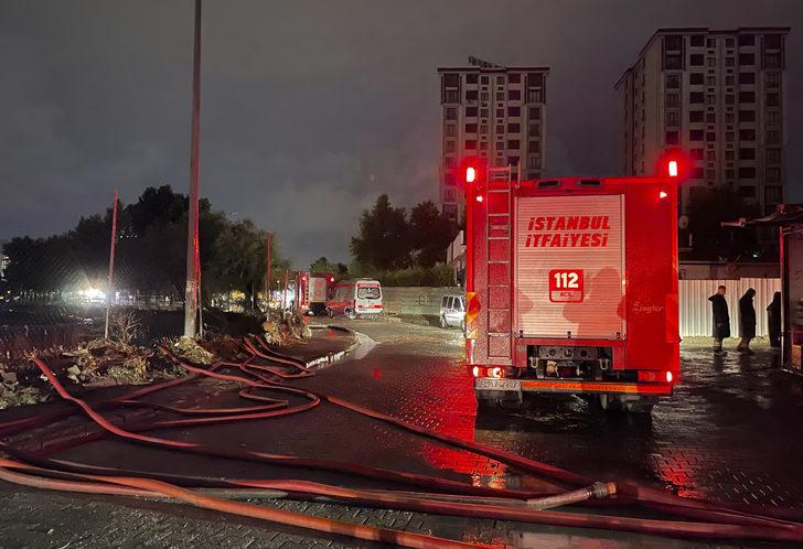 İstanbul'da gece etkili olan sağanakta dakikada 65 şimşek çaktı G2
