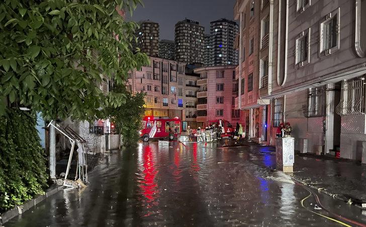 İstanbul'da gece etkili olan sağanakta dakikada 65 şimşek çaktı G3