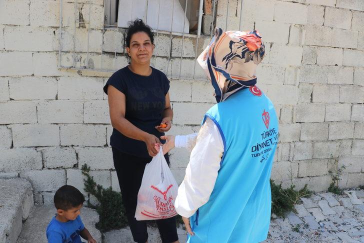 Türkiye Diyanet Vakfı, Hatay'da ihtiyaç sahibi ailelere kurban eti dağıttı G5