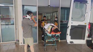 Bursa'da zeytinliğe devrilen otomobildeki 3 kişi yaralandı