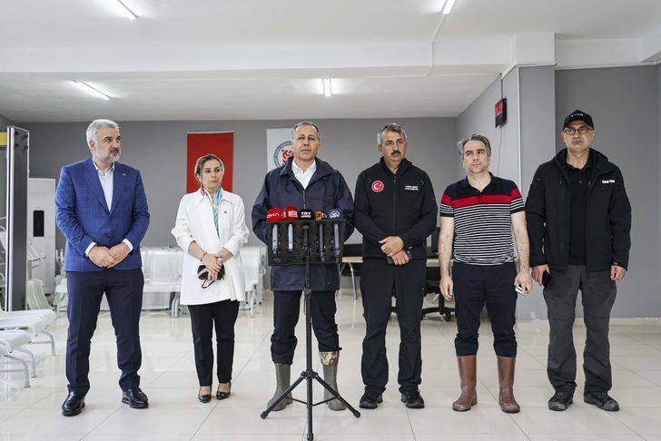 İstanbul Valisi Yerlikaya, selden etkilenen Esenyurt'ta konuştu: G1
