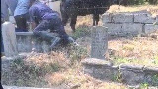 Yer: Kastamonu! Kaçan kurbanlığı kuyruğundan tutarak durdurmaya çalıştılar