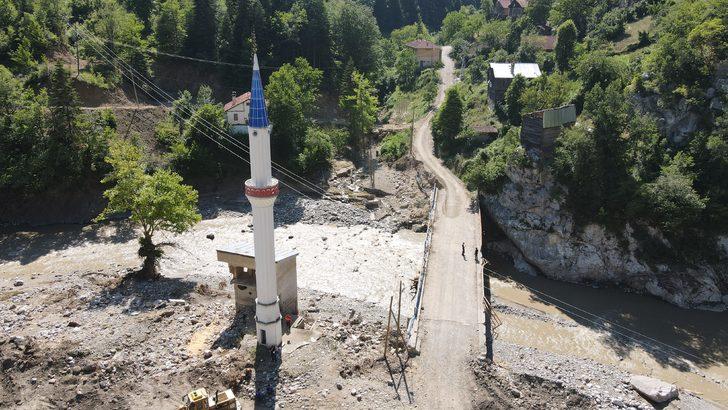 Kastamonu'da camisi yıkılan minare iki selde de ayakta kaldı G1