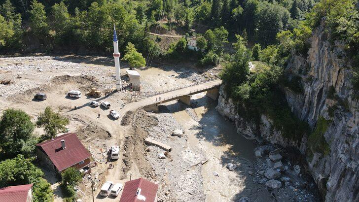 Kastamonu'da camisi yıkılan minare iki selde de ayakta kaldı G2