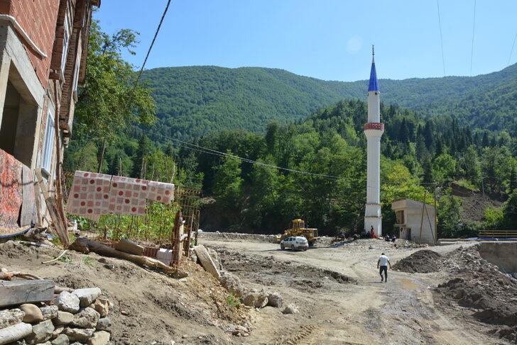 Kastamonu'da camisi yıkılan minare iki selde de ayakta kaldı G4