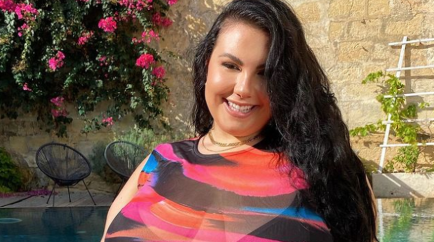 Büyük beden model Tally Sharp, eleştirilere meydan okudu! “Kendini örtmelisin” dediler ama...