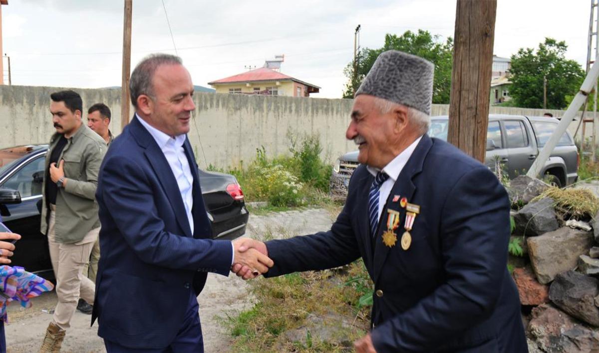 Ardahan ile Kars'ta şehit aileleri ve gaziler bayramda da unutulmadı