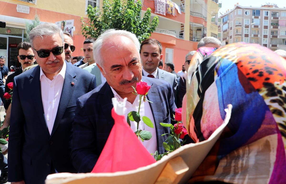 İ&ccedil;işleri Bakan Yardımcısı Mehmet Ersoy, Diyarbakır annelerini ziyaret etti: