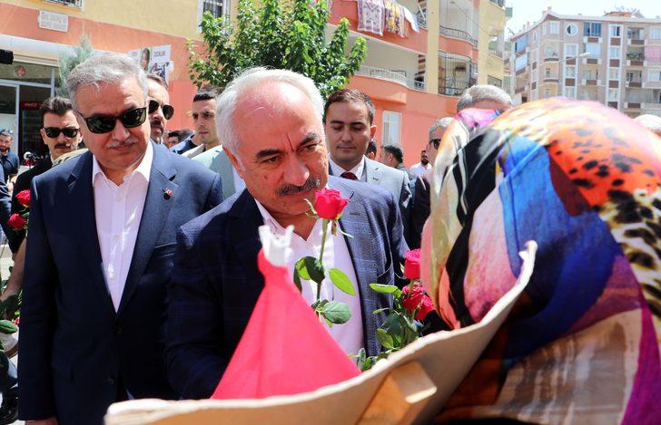 İçişleri Bakan Yardımcısı Mehmet Ersoy, Diyarbakır annelerini ziyaret etti: G1