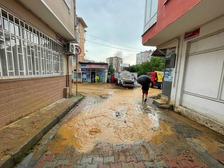 İstanbul'daki yağışta Sarıyer'deki bir camiyi su bastı G5