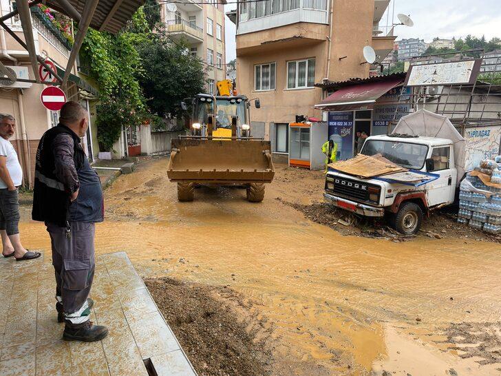 İstanbul'daki yağışta Sarıyer'deki bir camiyi su bastı G3