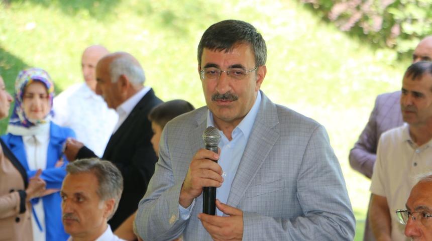 TBMM Plan ve Bütçe Komisyonu Başkanı Yılmaz, Bingöl'de partililerle bayramlaştı: