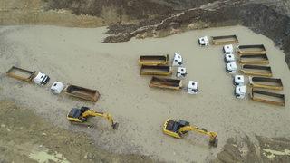 Haberi alınca oraya koştular! İstanbul'da 20 kamyon ve 5 iş makinesi suya gömüldü Milyarlarca zarar var