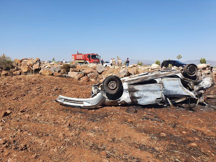 Hatay'da devrildikten sonra alev alan otomobildeki 4 kişi öldü, 2 kişi yaralandı G1