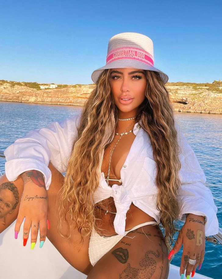 Neymar’ın kız kardeşi Rafaella Santos’un lüks teknedeki pozları sosyal medyayı salladı! Bir bakan bir daha baktı G2