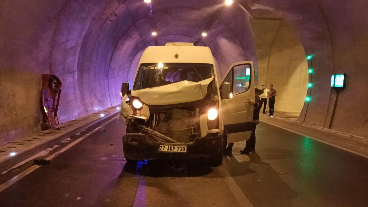 Mersin'de Boğsak T&uuml;neli'ndeki zincirleme trafik kazası ulaşımı aksattı
