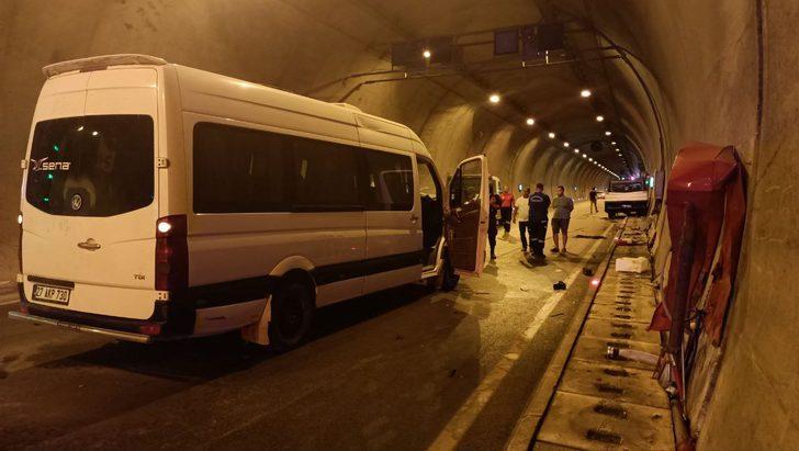 Mersin'de Boğsak Tüneli'ndeki zincirleme trafik kazası ulaşımı aksattı G4
