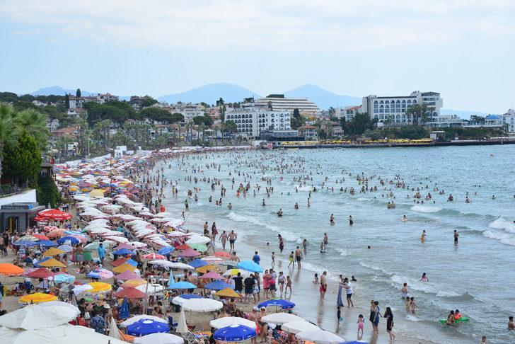 Kuşadası ve Didim'deki plajlarda bayram tatili yoğunluğu G1