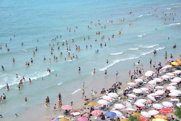 Kuşadası ve Didim'deki plajlarda bayram tatili yoğunluğu G2
